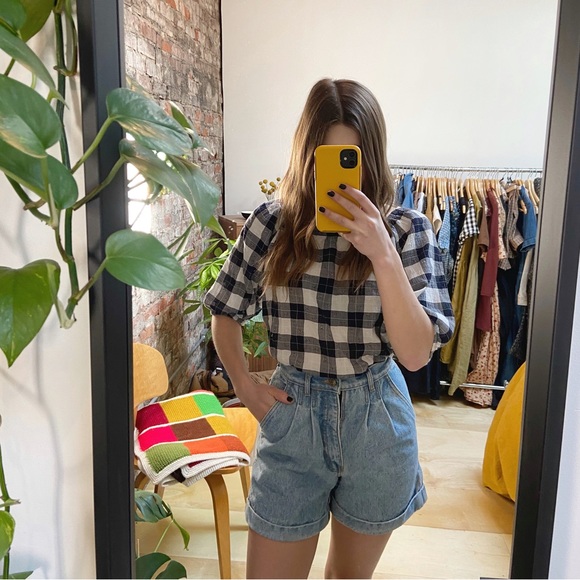 Vintage Bill Blass High Waisted Pleated Shorts - Picture 2 of 6